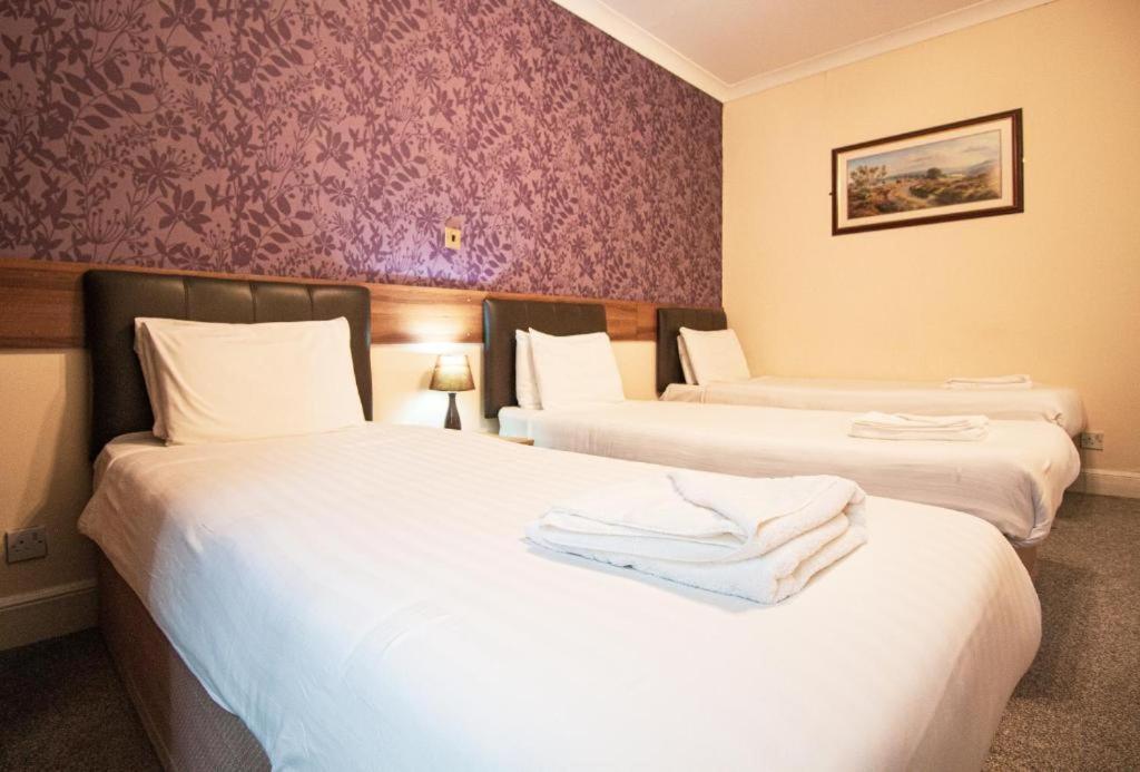เดอะ เบน มอร์ Hotel Grantown-on-Spey ภายนอก รูปภาพ