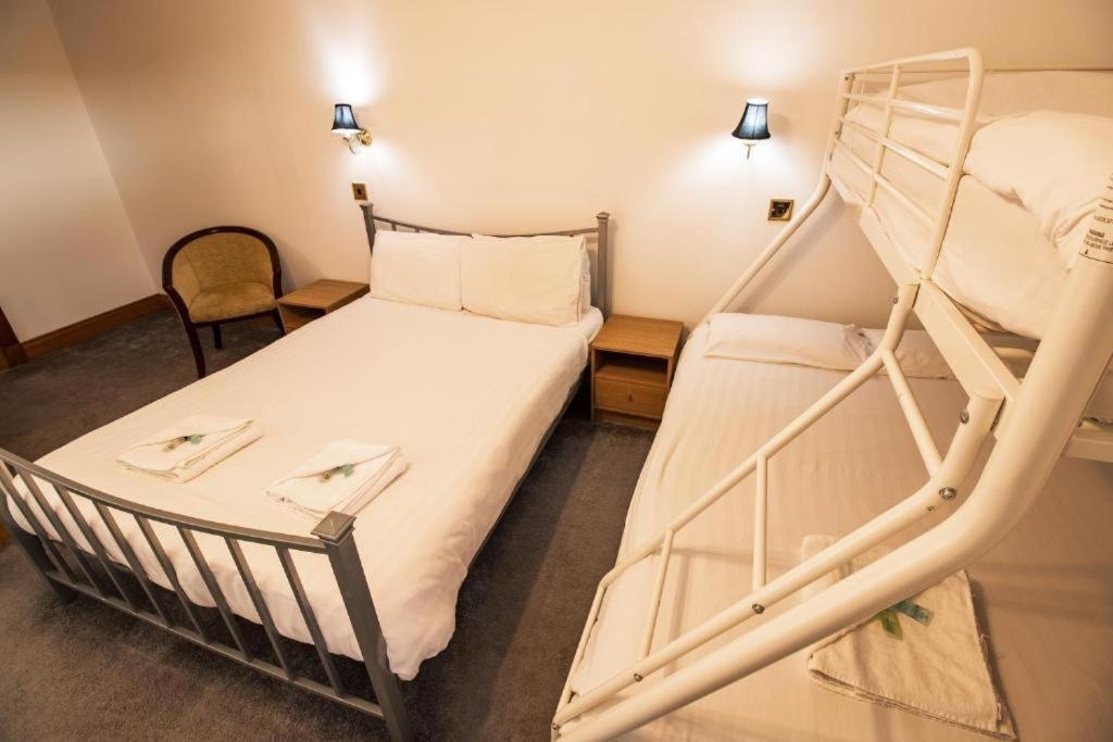 เดอะ เบน มอร์ Hotel Grantown-on-Spey ภายนอก รูปภาพ