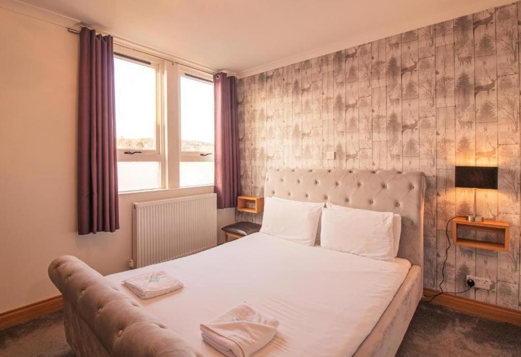 เดอะ เบน มอร์ Hotel Grantown-on-Spey ภายนอก รูปภาพ
