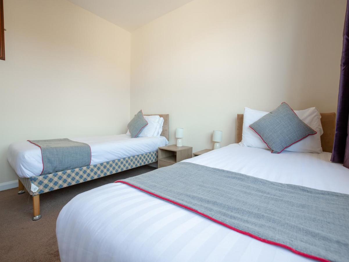 เดอะ เบน มอร์ Hotel Grantown-on-Spey ภายนอก รูปภาพ