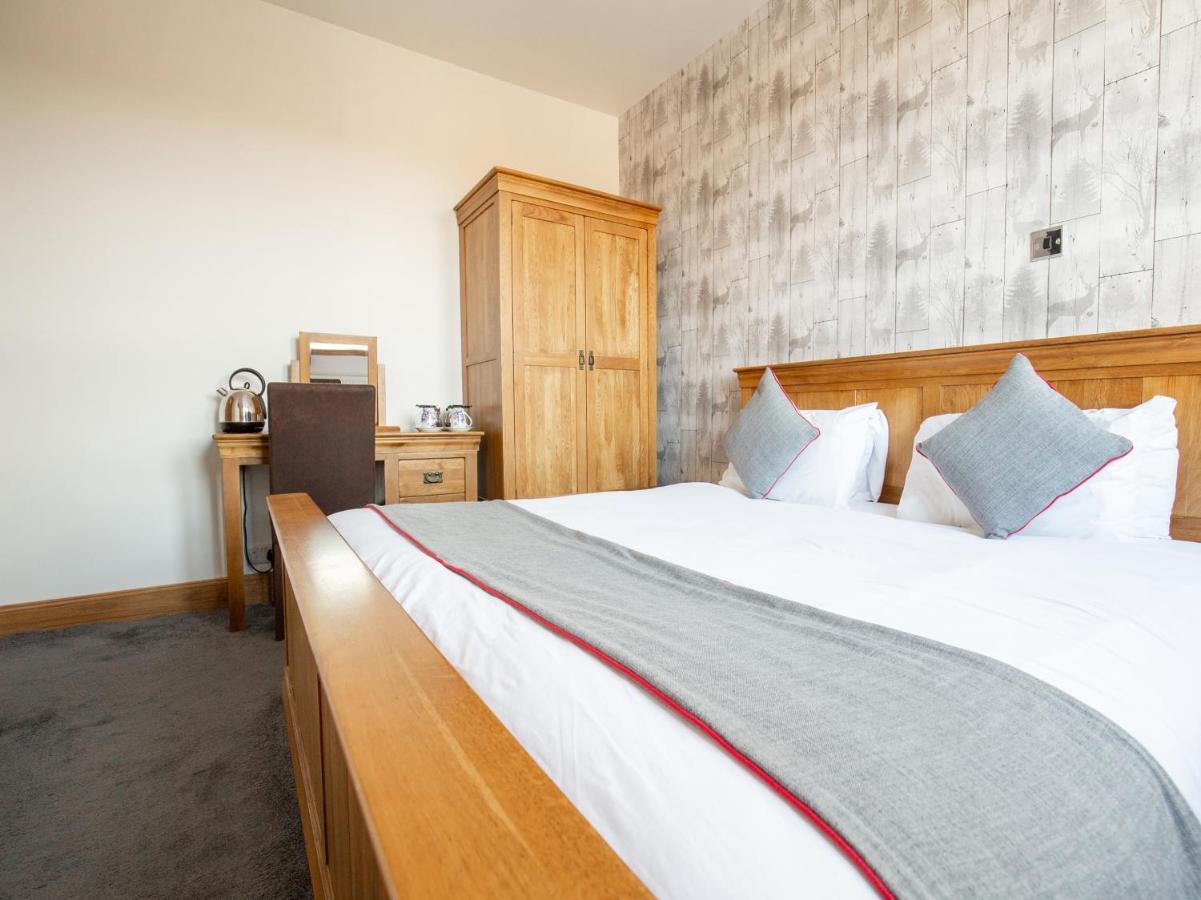 เดอะ เบน มอร์ Hotel Grantown-on-Spey ภายนอก รูปภาพ